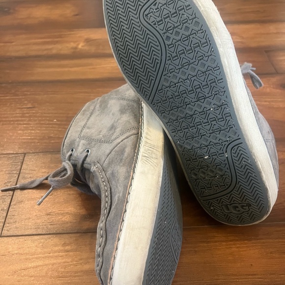 Vintage Ugg’s - Picture 5 of 8